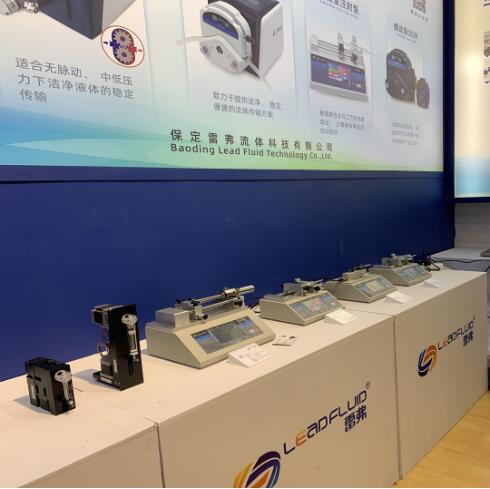 展會上展示的實驗室注射泵